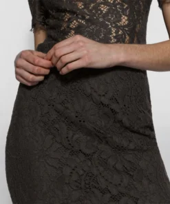 Dolce & Gabbana Lace-Trim Midi Skirt N0000-BLACK Midi Skirts 11 Dolce & Gabbana Lace-Trim Midi Skirt N0000-BLACK Midi Skirts -Dolce & Gabbana online Store dolce gabbana lace trim midi skirt 15035559 25481382 1000